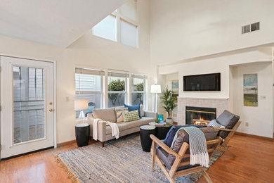 Contemporary living room in Sacramento.