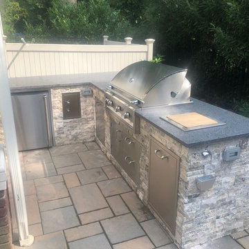 Functional Transitional Outdoor Kitchen