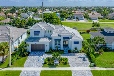 Minimalist home design photo in Miami