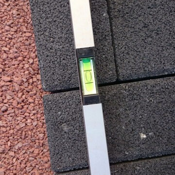 Pflasterung einer Einfahrt und ums Haus herum.
