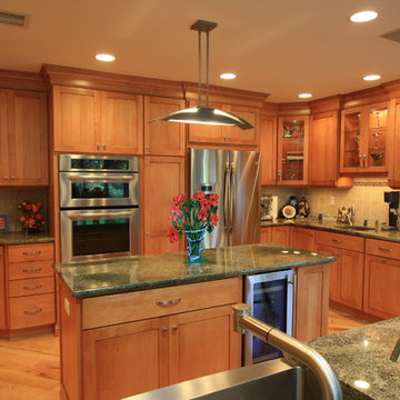 Scotch Plains NJ Contemporary Kitchen Family Room Combo Light Maple Shaker