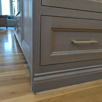 Inset- Decorator's white kitchen-Rift cut white oak island