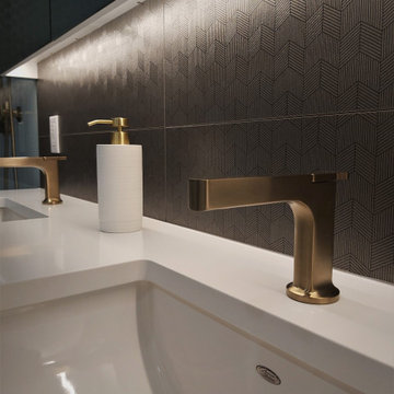 Barrhaven Modern Ensuite Bathroom