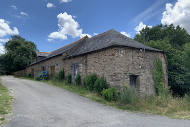 Réalisation d'une façade de maison champêtre.