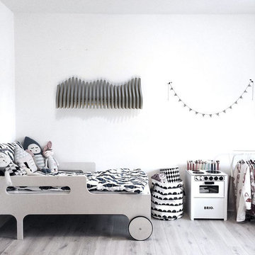 Modular and interactive bookshelf