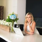 Lindsay McNabb's photo