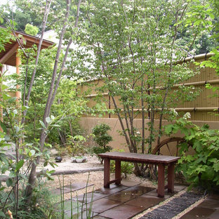 東京都下のアジアンスタイルのおしゃれな整形庭園 (砂利舗装) の写真