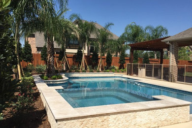 Minimalist pool photo in Houston