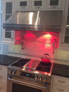 range hood with warming lights