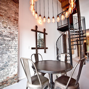 アトランタの小さいトランジショナルスタイルのLDKの画像 (グレーの壁、暖炉なし、グレーの床)