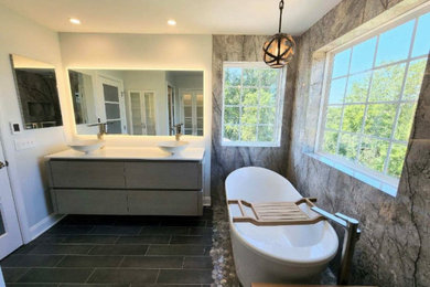 Example of a bathroom design in Wilmington