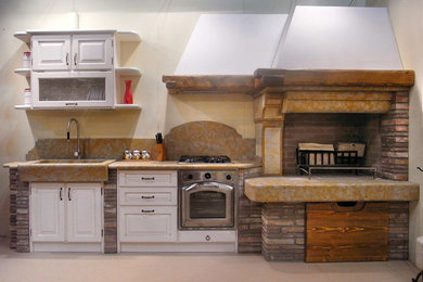 This is an example of a country kitchen in Venice.