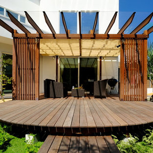 他の地域のビーチスタイルのおしゃれなデッキの写真