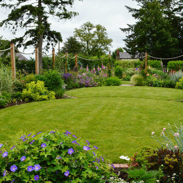 Traditional Garden - circular lawns and timber and rope detail