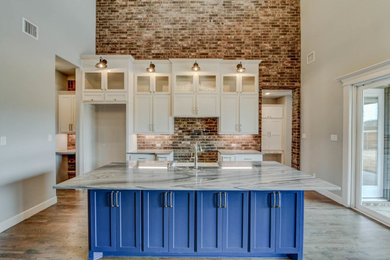 Example of a kitchen design in Dallas