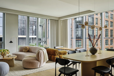 Example of an eclectic living room design in New York