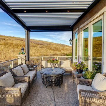 Adjustable StruXure Pergola & Lower Walkout Enclosed with Phantom Screens