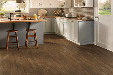 Kitchen - contemporary kitchen idea in Other