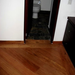 Apto Mac&iacute;as - Hardwood Flooring