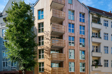 Foto de fachada minimalista con revestimiento de madera