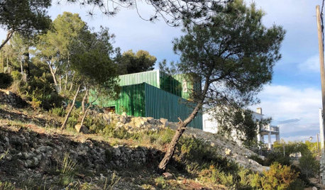 Spagna: La Casa Container che si Fonde con il Paesaggio