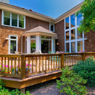 Inspiration for a mid-sized timeless backyard deck remodel in Cleveland with no cover