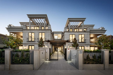 Inspiration for a traditional home design in Melbourne.