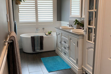 This is an example of a traditional bathroom in Central Coast.