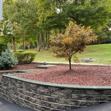 Unilock Concord Wall with Custom Bluestone coPING