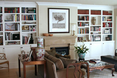 Example of a classic living room design in San Francisco