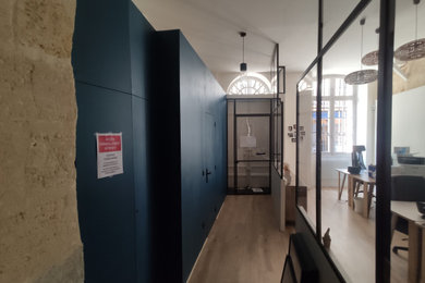 Cette photo montre une entrée.
