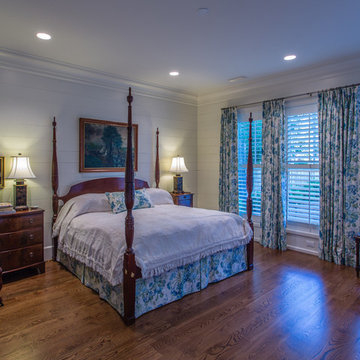 Classic Upscale Waterfront Cottage with Commanding View