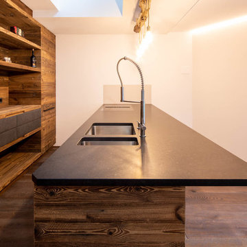 Küche in Altholz, begehbarer Schrank - Cucina in legno vecchio, cabina armadio