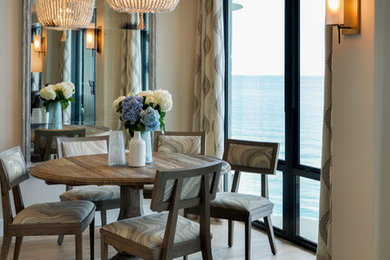 Dining room photo in Jacksonville