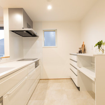 香川県に建つ、「凛と暮らす家」のキッチン