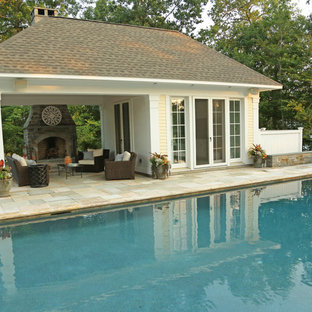 ブリッジポートの小さい長方形トラディショナルスタイルのおしゃれなプールの写真