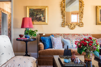 Example of a classic living room design in New York