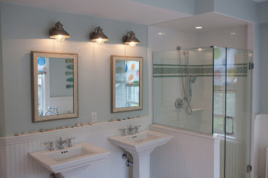 Example of a classic bathroom design in Boston
