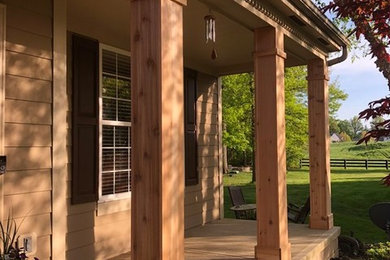 Example of an exterior home design in Columbus