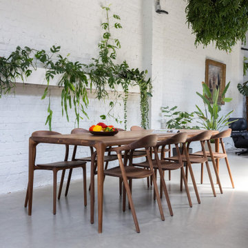 Warehouse loft Antwerpen - eettafel langs metselwerk