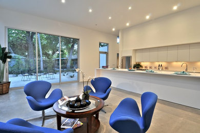 Example of a minimalist kitchen design in Tampa