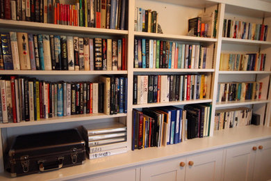 cupboard / shelving / bookcase