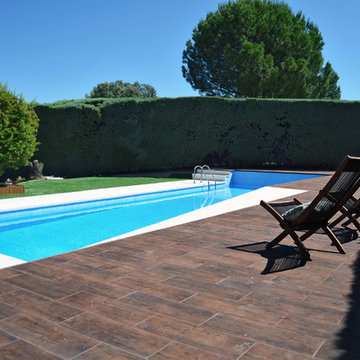 Piscina y jardín en dos alturas