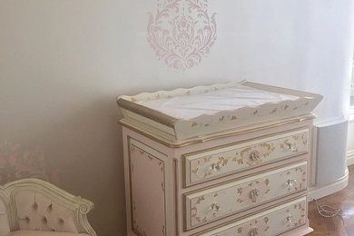 Inspiration for a timeless kids' room remodel in New York