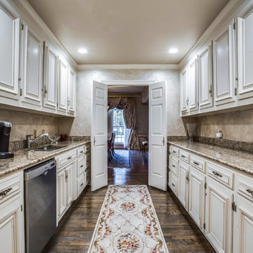Plano estate with 2 guest houses and tennis court on 1.5 acres