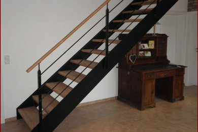 This is an example of a contemporary staircase in Dusseldorf.