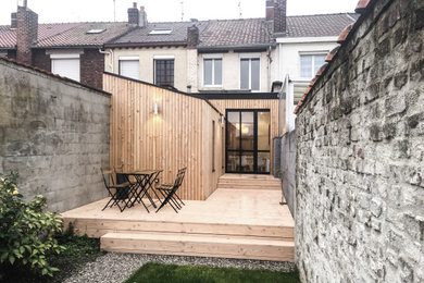 Cette photo montre une terrasse tendance.