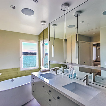 Bed & Bathroom