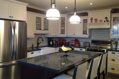 Cottage kitchen photo in Toronto