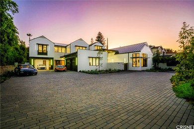 Photo of a transitional exterior in Los Angeles.